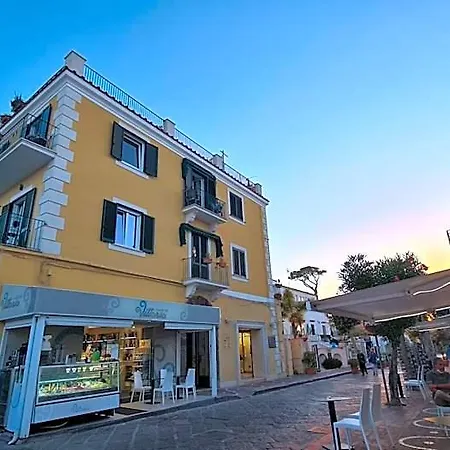 לינה וארוחת בוקר La Piazzetta