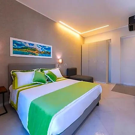 La Piazzetta 4*