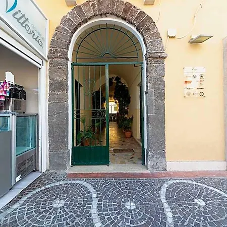 לינה וארוחת בוקר La Piazzetta