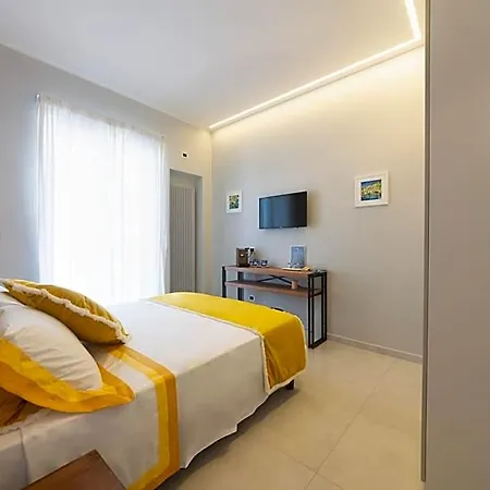 לינה וארוחת בוקר La Piazzetta 4*
