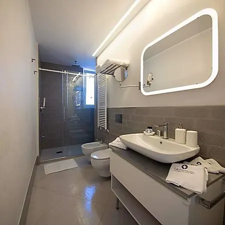 La Piazzetta לינה וארוחת בוקר 4*