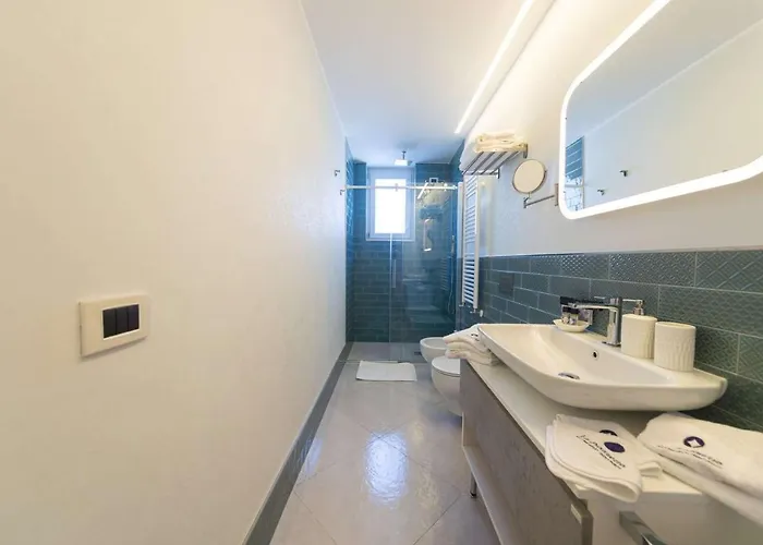 Alojamento de Acomodação e Pequeno-almoço La Piazzetta 4*